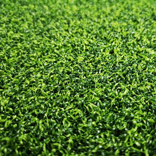 glaswellt artiffisial ar gyfer golf.jpg