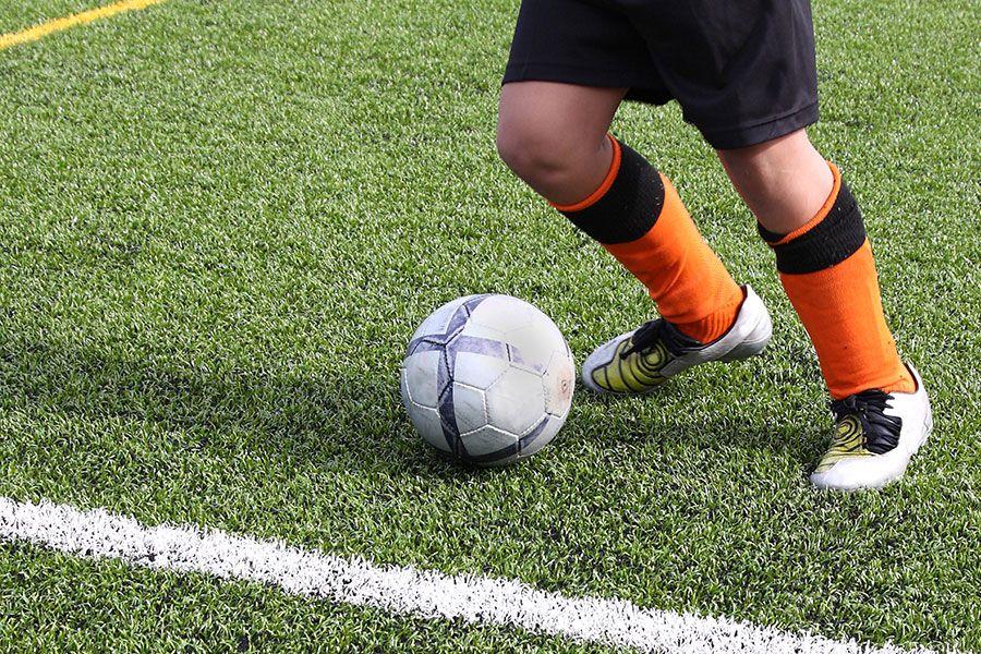 pêl-droed grass.jpg football grass.jpg