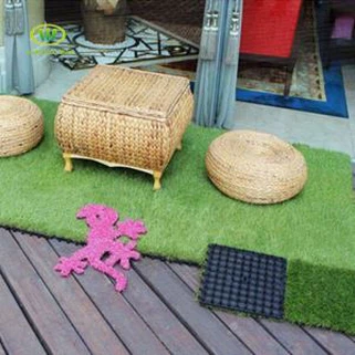 30mm gwydn sy'n gallu gwrthsefyll UV meddal gwyrdd naturiol artiffisial carped deilsen gwair ffug ar gyfer balconi