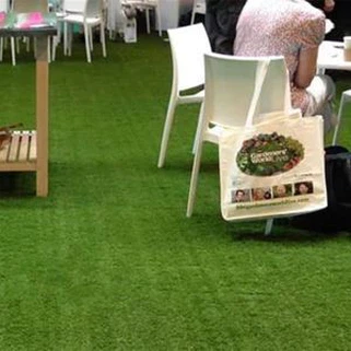 Lawn ac Anifeiliaid Anwes Artiffisial Maeth Gwyrdd Tân Gwyrdd Twym ar gyfer Teulu yn y Cartref