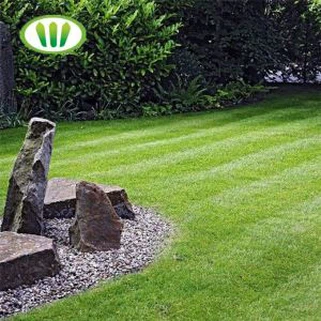 Edrych yn gwair ffug masnachol naturiol ar gyfer addurniadau gardd